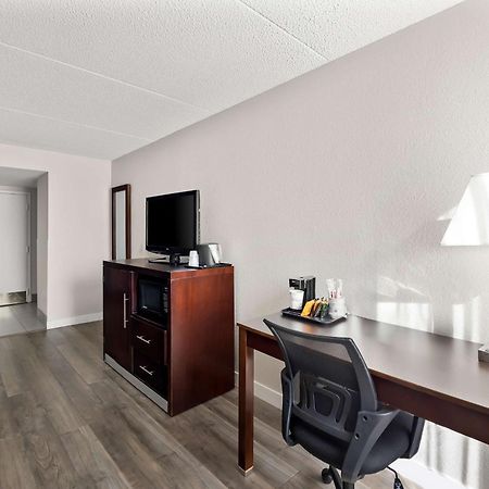 Best Western Luxbury Inn Форт Уейн Екстериор снимка