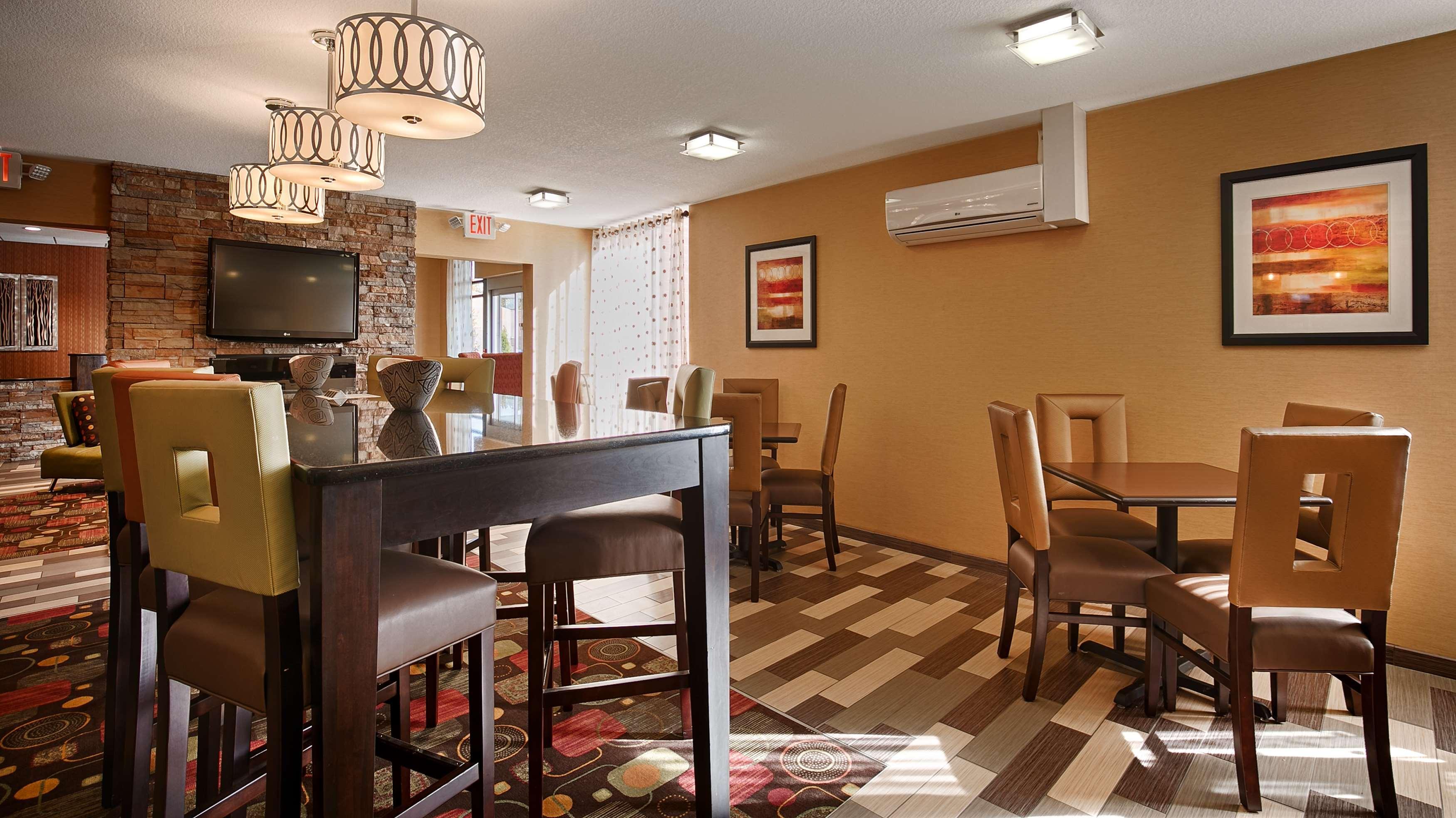 Best Western Luxbury Inn Форт Уейн Екстериор снимка