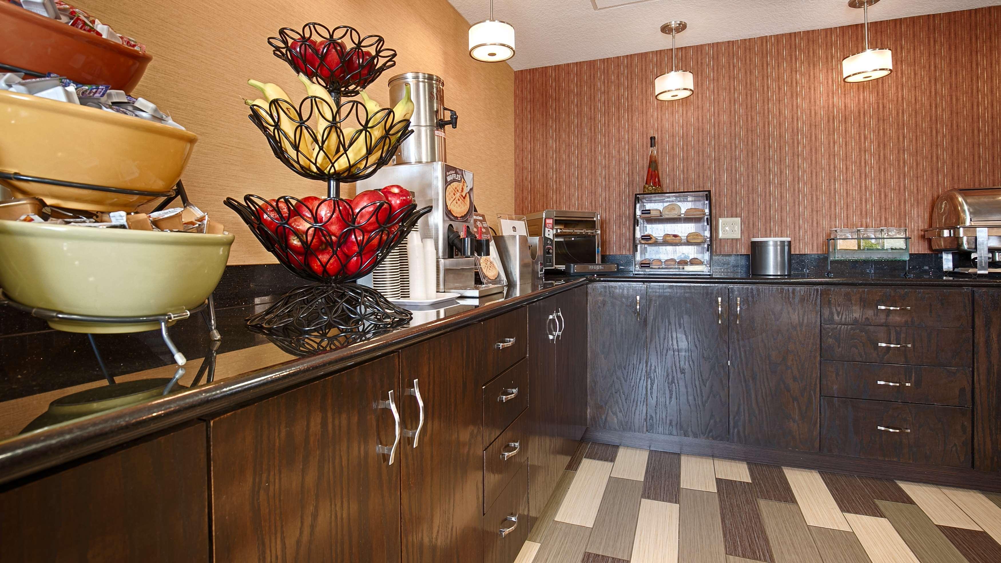 Best Western Luxbury Inn Форт Уейн Екстериор снимка