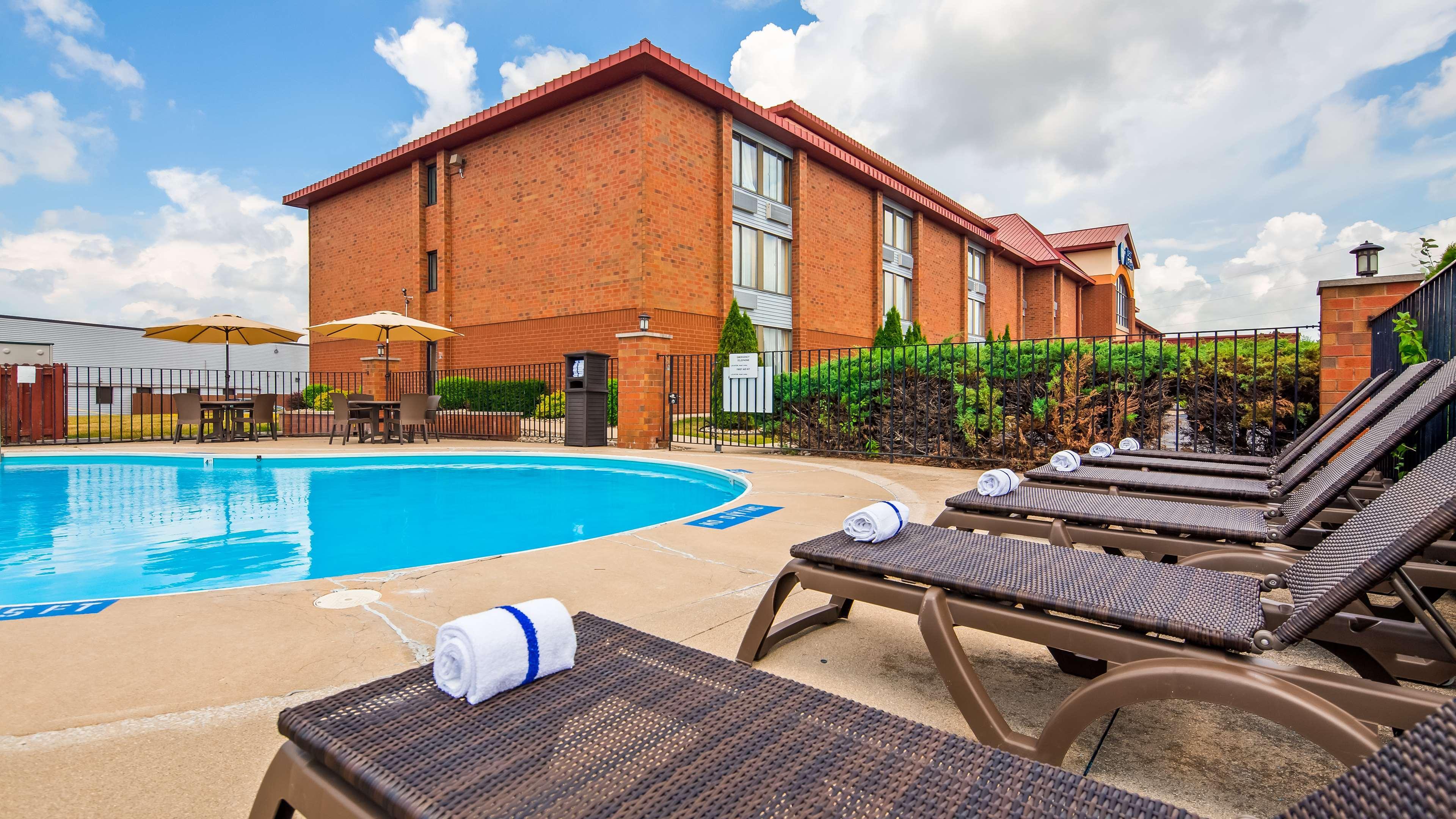 Best Western Luxbury Inn Форт Уейн Екстериор снимка