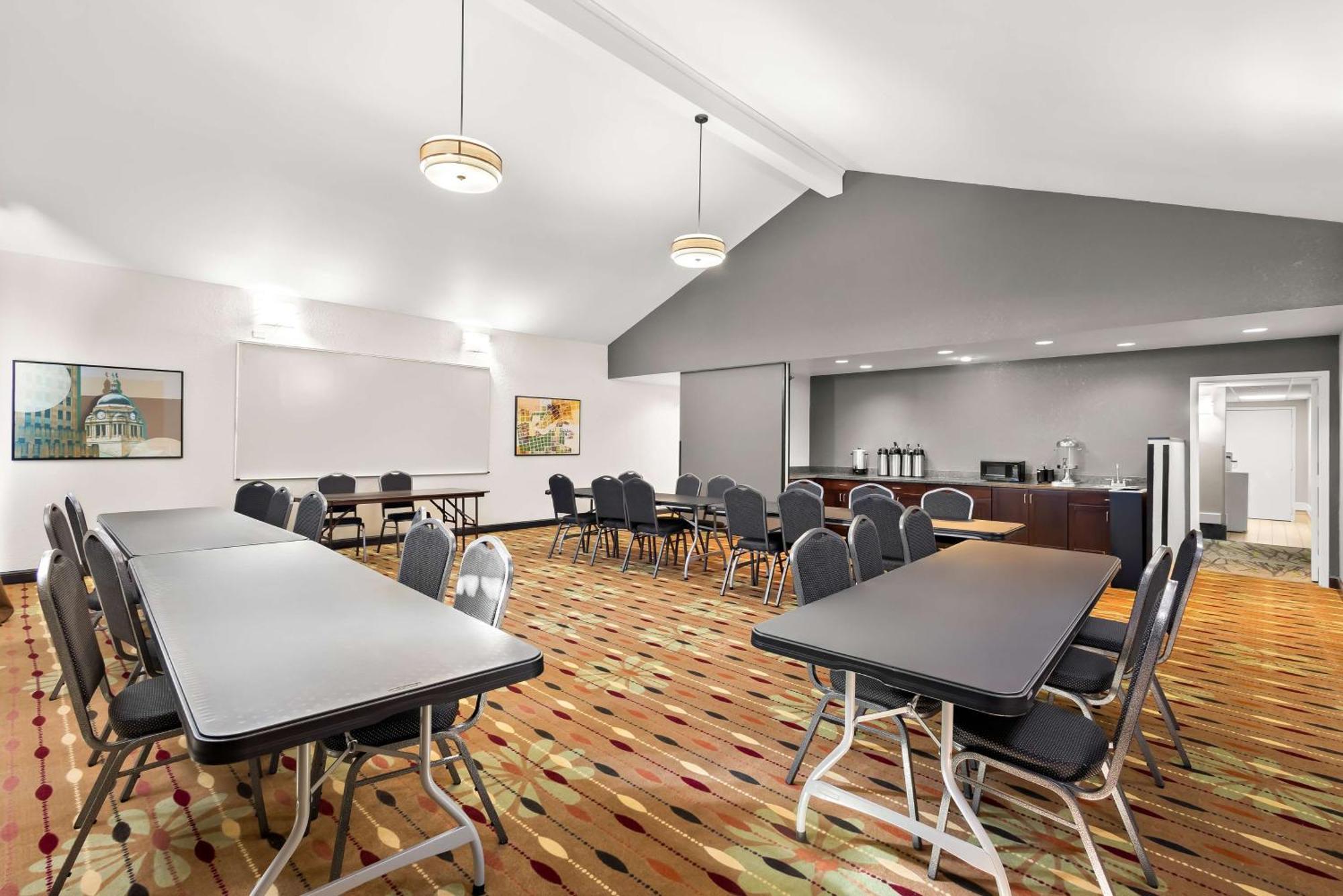 Best Western Luxbury Inn Форт Уейн Екстериор снимка