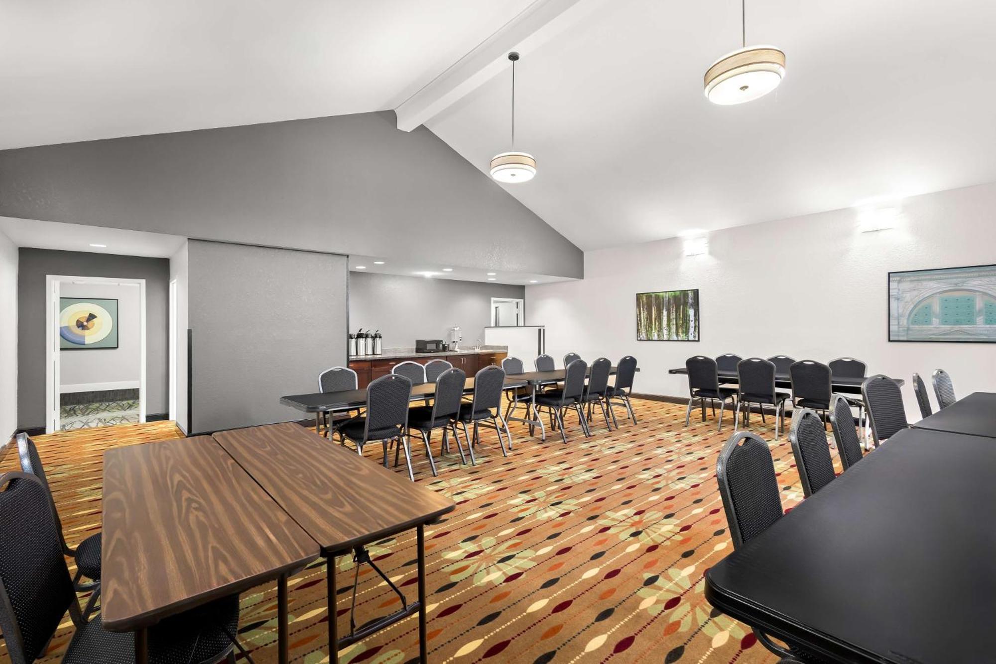 Best Western Luxbury Inn Форт Уейн Екстериор снимка