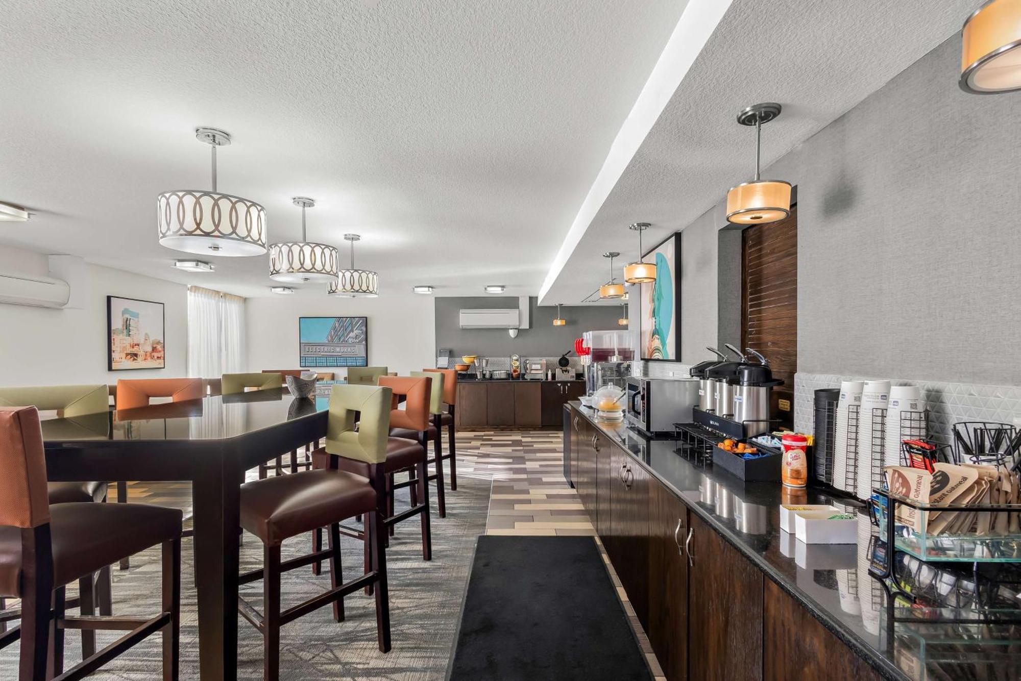 Best Western Luxbury Inn Форт Уейн Екстериор снимка