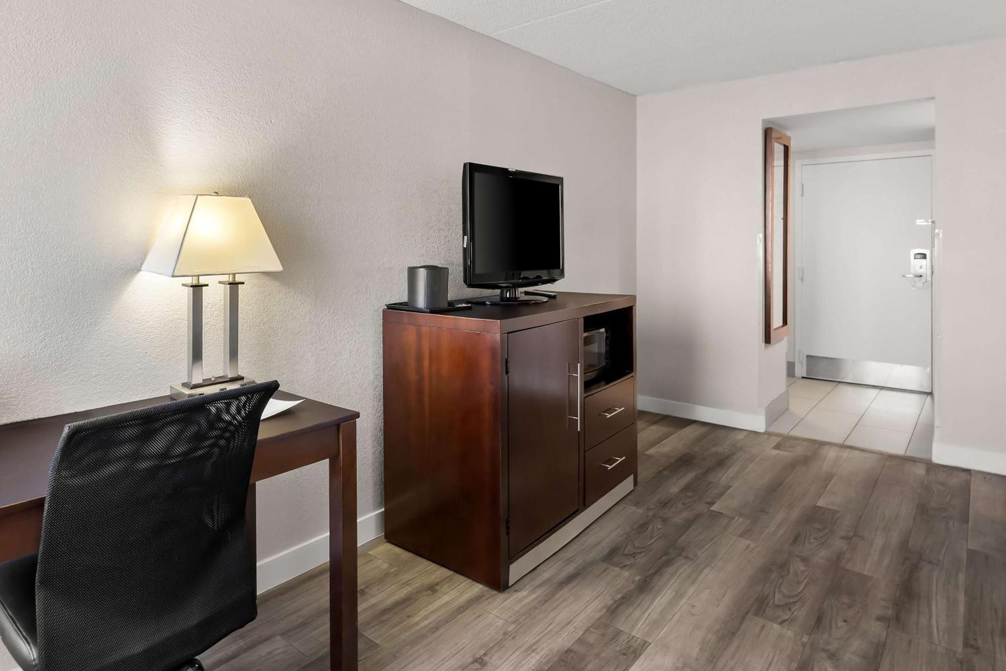 Best Western Luxbury Inn Форт Уейн Екстериор снимка