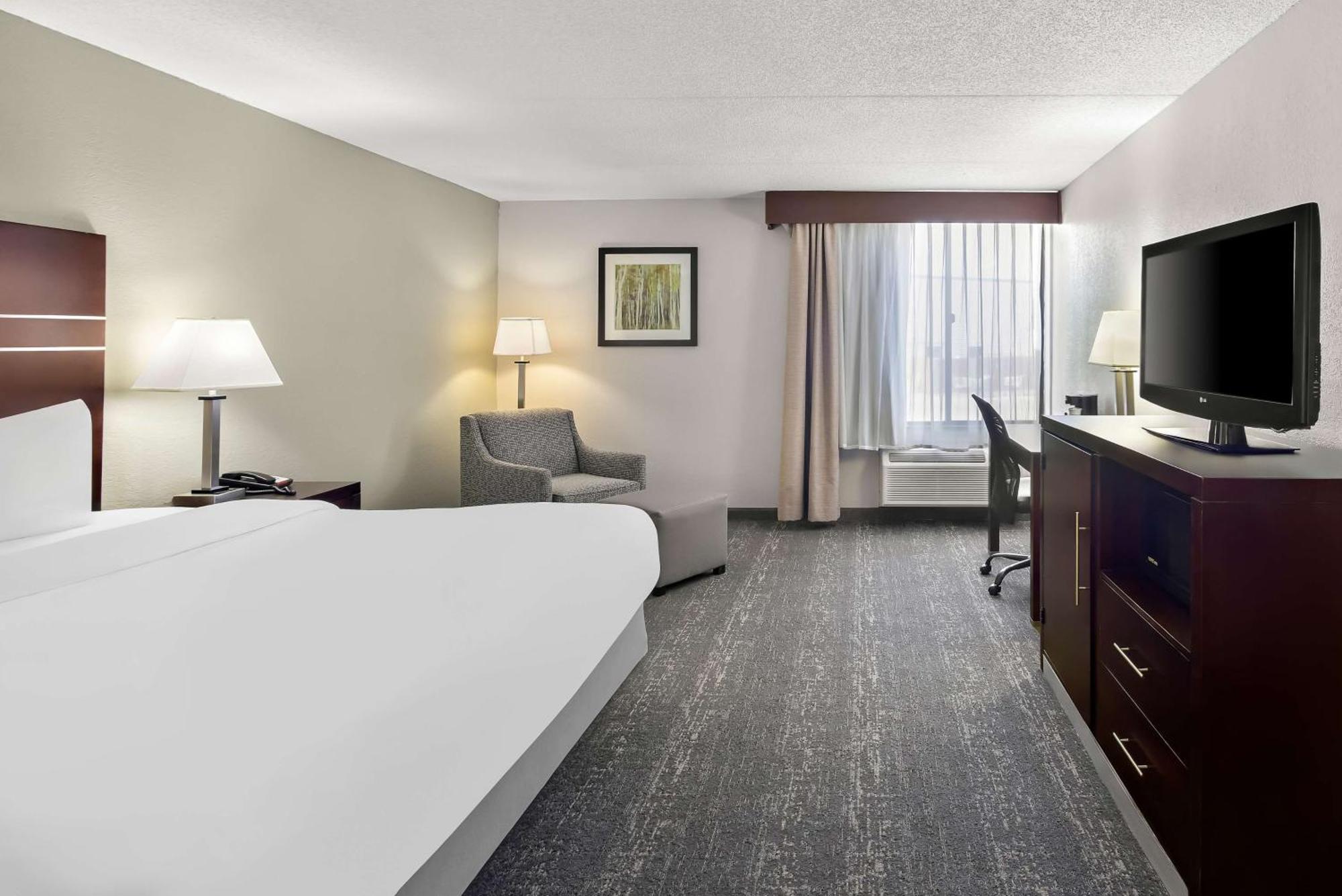 Best Western Luxbury Inn Форт Уейн Екстериор снимка